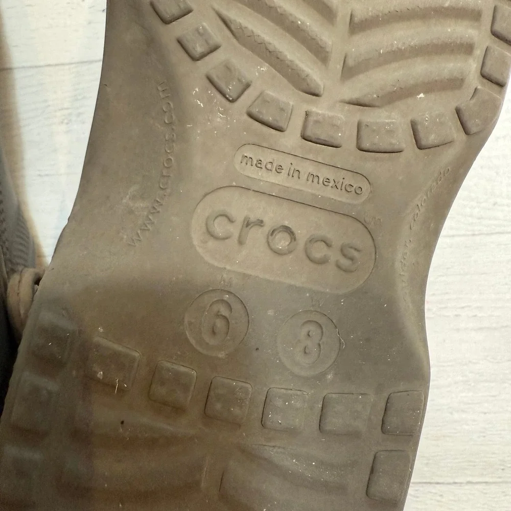 CROCS clogs normal pet